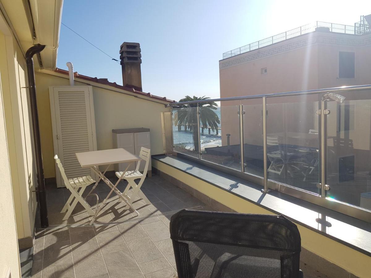 Casaviva - Casa Vacanze A Ceriale Con Terrazza Екстер'єр фото